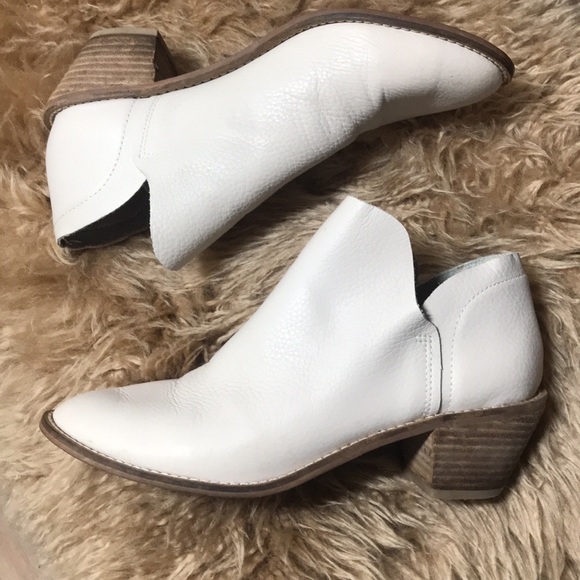 *SOLD* Beautiful booties EUC - Picture 3 of 4